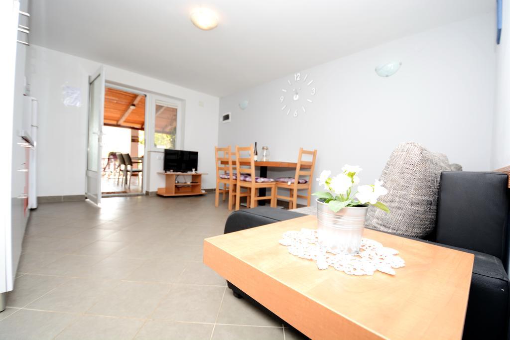 Apartments Katarina Veli Rat Ngoại thất bức ảnh